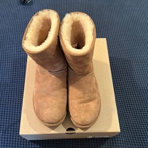 UGG short II classic  W new with box